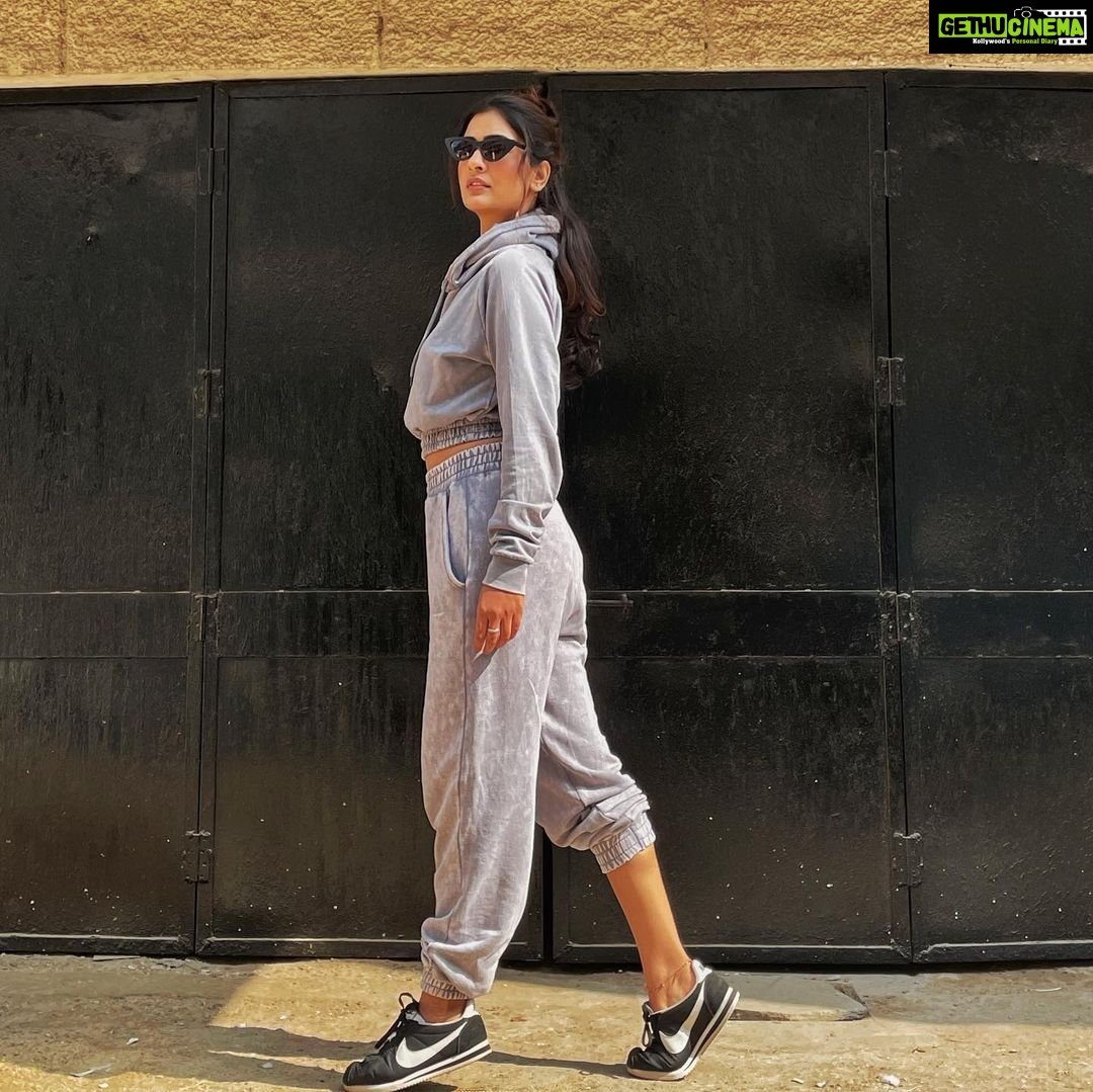 Payal Rajput Instagram - Hello Chandigarh 🖤 Styled by @priyaanathapar21 🖤 assisted by gorgeous @chaksezul 🥰 Mua @jasaddy 🖤