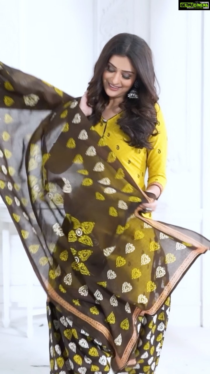 Payal Rajput Instagram - Remember this song 🎵..... 🥰..... #hawadewarke from my first Punjabi movie “Channa mereya “ 🎵... Wearing @reverie_creation @balarfabrics1975
