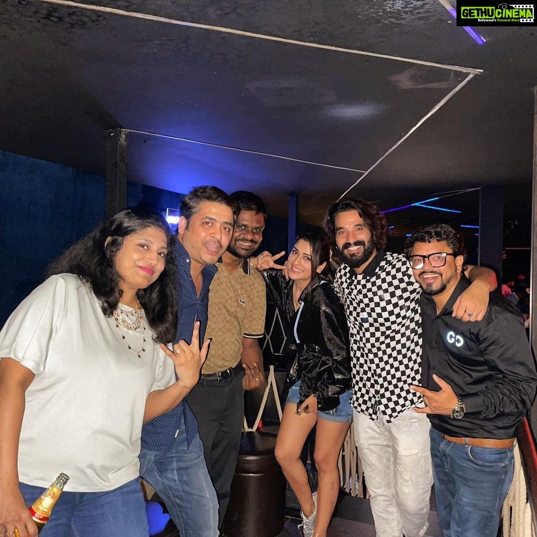 Payal Rajput Instagram - I wish some nights lasted forever 🥰 Thank you guys for a truly wonderful night ,I appreciate the time we spent together 🌻🧿 @theessdee @tejuguduru @yoursgouthibaba @iamyogidundoo @legallybrunette26 🥰 Once again Many many happy returns from the day @yoursgouthibaba 🎂 #friendshipgoals Prism Brew House