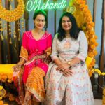 Payal Rohatgi Instagram - For the first time I took Mehndi on the hand of Bollywood celebrity @payalrohatgi @pinkvillatelly @pinkvilla @instantbollywood @wedmegood #lockupp #lockuppgame #payalrohatgi #payalrohatgifans #payalrahotgi #celebritymehandiartist @amazing.amdavad @abpnewstv @harins_mehndi @sonamistry_mehandi @veenanagda @bridalmehndiqueen #payalrohtagivideo #payalrohatgiteam Sundarvan, Ahmedabad