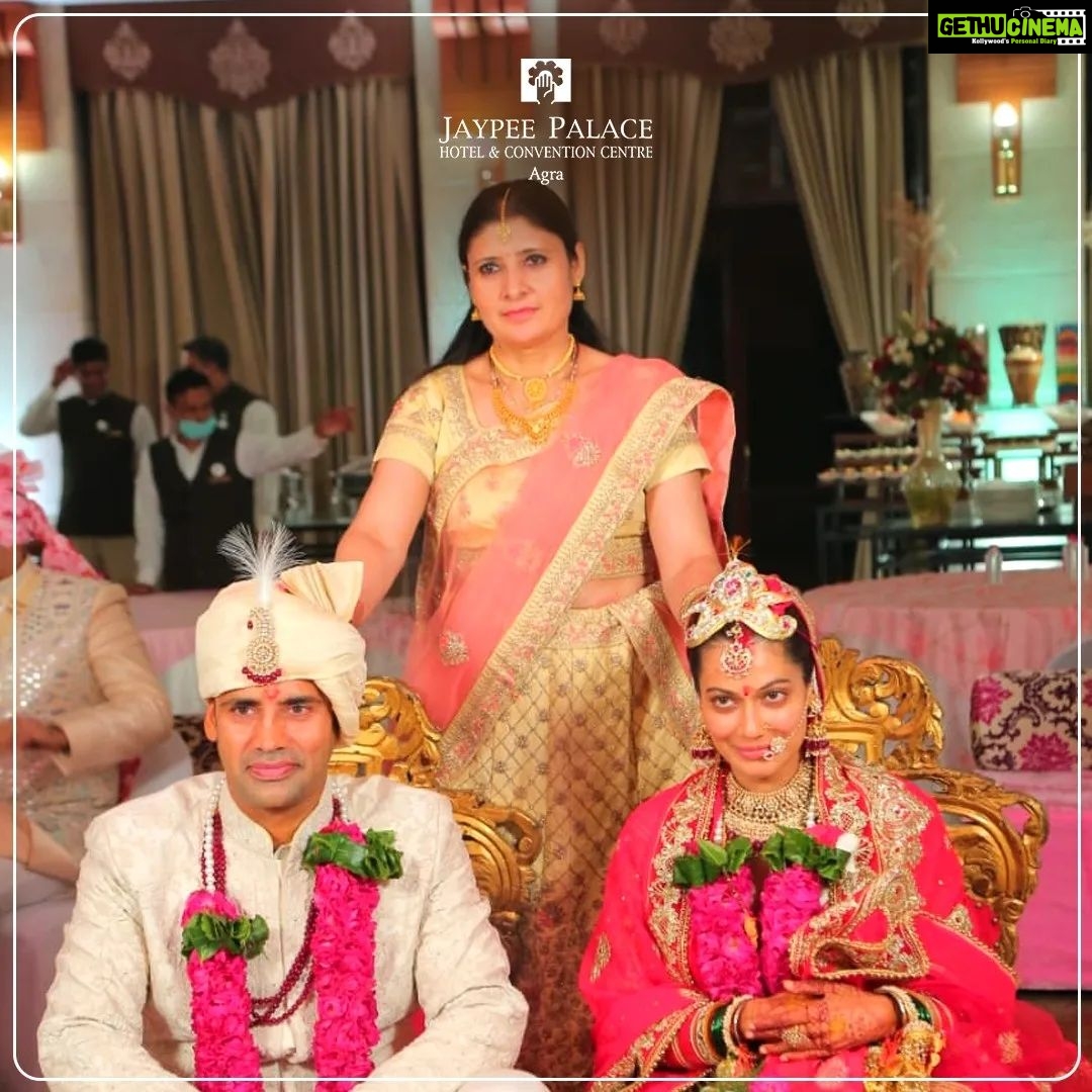 Payal Rohatgi Instagram - Congratulations, Payal Rohatgi and Sangram Singh! A felicitations to your entire families as well! Thank you for choosing Jaypee Palace Hotel & Convention Center, Agra for your wedding, we are delighted to be of service on this joyous occasion! May your union be blessed with good fortune and luck, always. Location: Jaypee Palace Agra Photo credits: @movieingmoments . . . . . . #jaypeehotels #jaypee #payalsangram #wedding #weedingdiaries #destinationwedding #wedmegood #payalrohtagi #payalrohatgi #paayalrohatgi #sangramsingh #PayalKeSangram