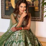 Payal Rohatgi Instagram - With wildflowers in her hands. Love the green hues and perfect vibes on @payalrohatgi ‘s Mehendi Day. Here’s to the ritual that marks the beginning. Photography : @movieingmoments Hair & makeup: @anchalvermamua Outfit: @house_of_risa_ @_risaofficial @wfivecommunication Jewellery: @multanijewellersofficial Venue partner: @jaypeehotels . . . #payalkesangram #payalrohatgi #payalsangramwedding #sangramsinghwrestler #weddingphotography #subtlemakeup #naturalmakeup #nomakeuplook Jaypee Place Agra