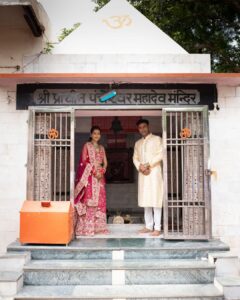 Payal Rohatgi Instagram - As a married couple our first blessings at Temple Pancheshwar Mahadev in Agra. It’s located at the East gate of TajMahal. 

Visit that before u go visit Taj 🙏 

#payalrohatgi #sangramsingh #payalkesangram

📸 : @movieingmoments 

Travel Partner : @holidaysbymaitri24 @mvtsindia 
Decor : @kps__events_ 

Wedding ideation : @anupma543 

Payal’s Outfit : @_risaofficial @house_of_risa_ @wfivecommunication 

Payal’s jewellery : @multanijewellersofficial 

Sangram’s outfit : @asopalav