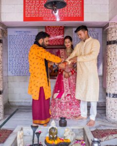 Payal Rohatgi Instagram - As a married couple our first blessings at Temple Pancheshwar Mahadev in Agra. It’s located at the East gate of TajMahal. 

Visit that before u go visit Taj 🙏 

#payalrohatgi #sangramsingh #payalkesangram

📸 : @movieingmoments 

Travel Partner : @holidaysbymaitri24 @mvtsindia 
Decor : @kps__events_ 

Wedding ideation : @anupma543 

Payal’s Outfit : @_risaofficial @house_of_risa_ @wfivecommunication 

Payal’s jewellery : @multanijewellersofficial 

Sangram’s outfit : @asopalav