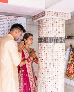 Payal Rohatgi Instagram - As a married couple our first blessings at Temple Pancheshwar Mahadev in Agra. It’s located at the East gate of TajMahal. 

Visit that before u go visit Taj 🙏 

#payalrohatgi #sangramsingh #payalkesangram

📸 : @movieingmoments 

Travel Partner : @holidaysbymaitri24 @mvtsindia 
Decor : @kps__events_ 

Wedding ideation : @anupma543 

Payal’s Outfit : @_risaofficial @house_of_risa_ @wfivecommunication 

Payal’s jewellery : @multanijewellersofficial 

Sangram’s outfit : @asopalav