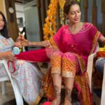 Payal Rohatgi Instagram - Bride to be @payalrohatgi enjoys her #mehandiceremony with #sbs #payal #sbs #saasbahuaursaazish #shrutisharma #birthday #celebration #entertainment #entertainmentnews #instagood #instadaily #instalike #instagram #dailysoap #dailynews #dailyupdates #payalrohatgi #payalrohtagi #lockupp