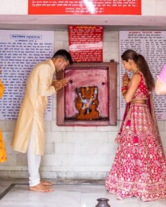 Payal Rohatgi Instagram - As a married couple our first blessings at Temple Pancheshwar Mahadev in Agra. It’s located at the East gate of TajMahal. 

Visit that before u go visit Taj 🙏 

#payalrohatgi #sangramsingh #payalkesangram

📸 : @movieingmoments 

Travel Partner : @holidaysbymaitri24 @mvtsindia 
Decor : @kps__events_ 

Wedding ideation : @anupma543 

Payal’s Outfit : @_risaofficial @house_of_risa_ @wfivecommunication 

Payal’s jewellery : @multanijewellersofficial 

Sangram’s outfit : @asopalav