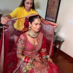 Payal Rohatgi Instagram - While every millennial bride asks for specific looks, @payalrohatgi being the most kindest to work with gave me all the freedom to pick on my creativity for her D-day. She wanted to look like herself and we gave her the #nomakeupmakeuplook and she loved it ♥️ Did you? . Bride : @payalrohatgi Groom :@sangramsingh_wrestler Mua: @makeupbychandanbhatia (Arranged by @pclmediaofficial @shaadijitters ) Jewellery:@multanijewellersofficial Outfit : @asopalav Mehndi: @rajumehandiwala6 (Arranged by @shaadijitters @pclmediaofficial ) 📸 @movieingmoments ✈️ @mvtsindia @holidaysbymaitri24 Venue: @jaypeehotels #payalkesangram #sangramsingh #paayalrohatgi #celebritymakeupartist #bridesofindia #bridetobe #groomtobe #wedmegood #payalrohtagi #bigboss #shadijitters #makeupartist #wedmegood #weddingmantra #weeding #weddingwire #makeupbychandanbhatia Jaypee Palace Agra