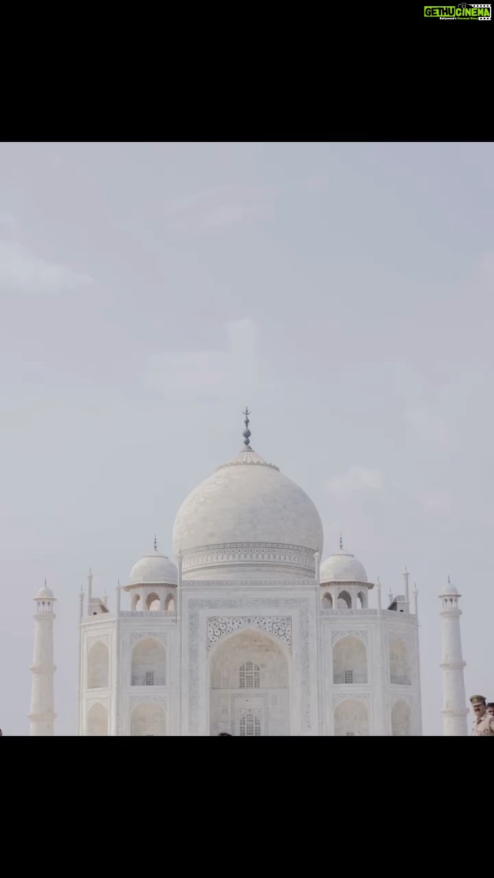 Payal Rohatgi Instagram - Beautiful people captured at beautiful Taj 🤩 #reelsinstagram #tajmahal #photographysouls Agra