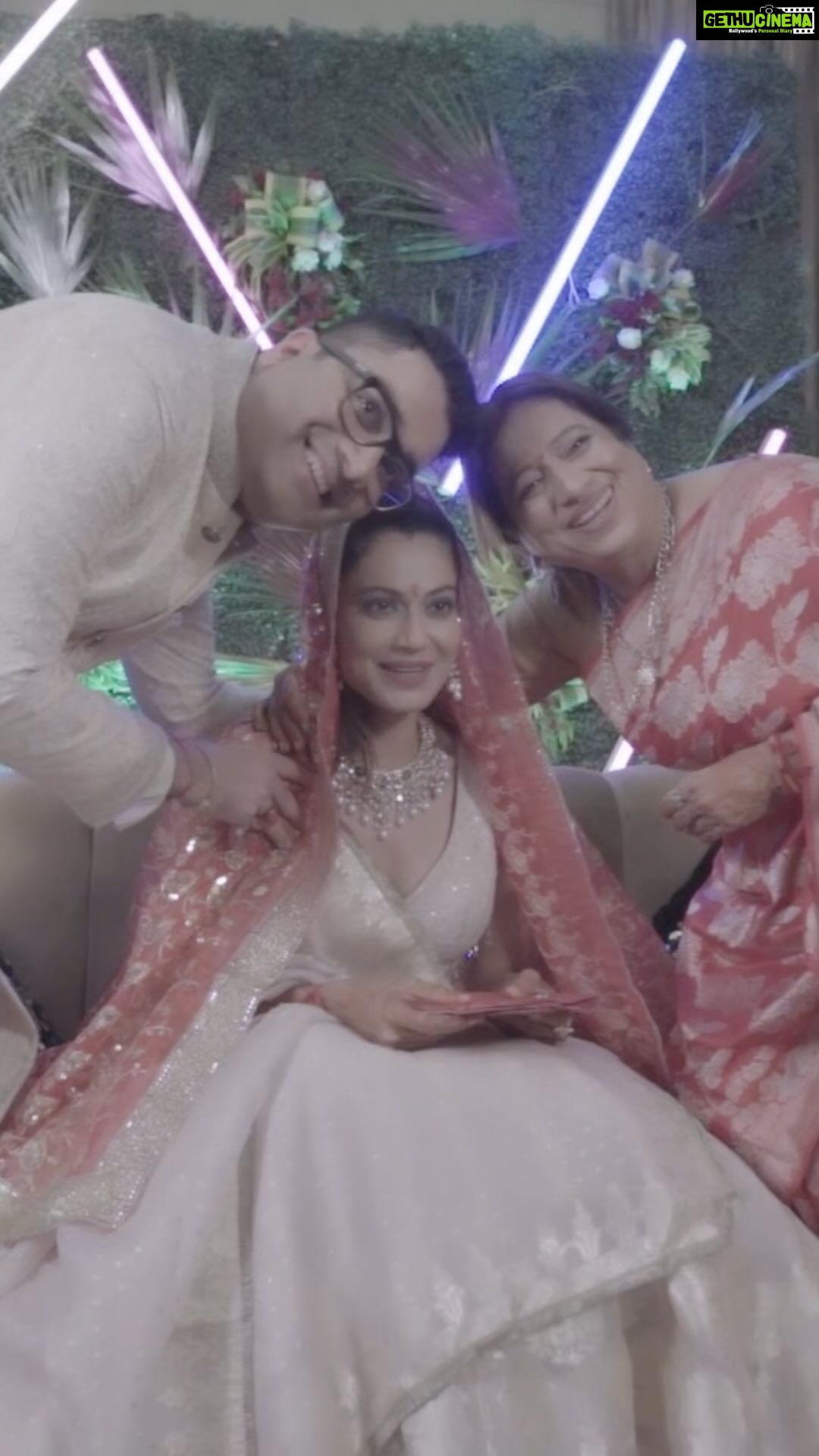Payal Rohatgi Instagram - Glimpses of the sangeet night ❤️🥂✨ #wedding #shaadi #payalkesangram #familylove #reelitfeelit #reels #viralreels Jaypee Palace Agra