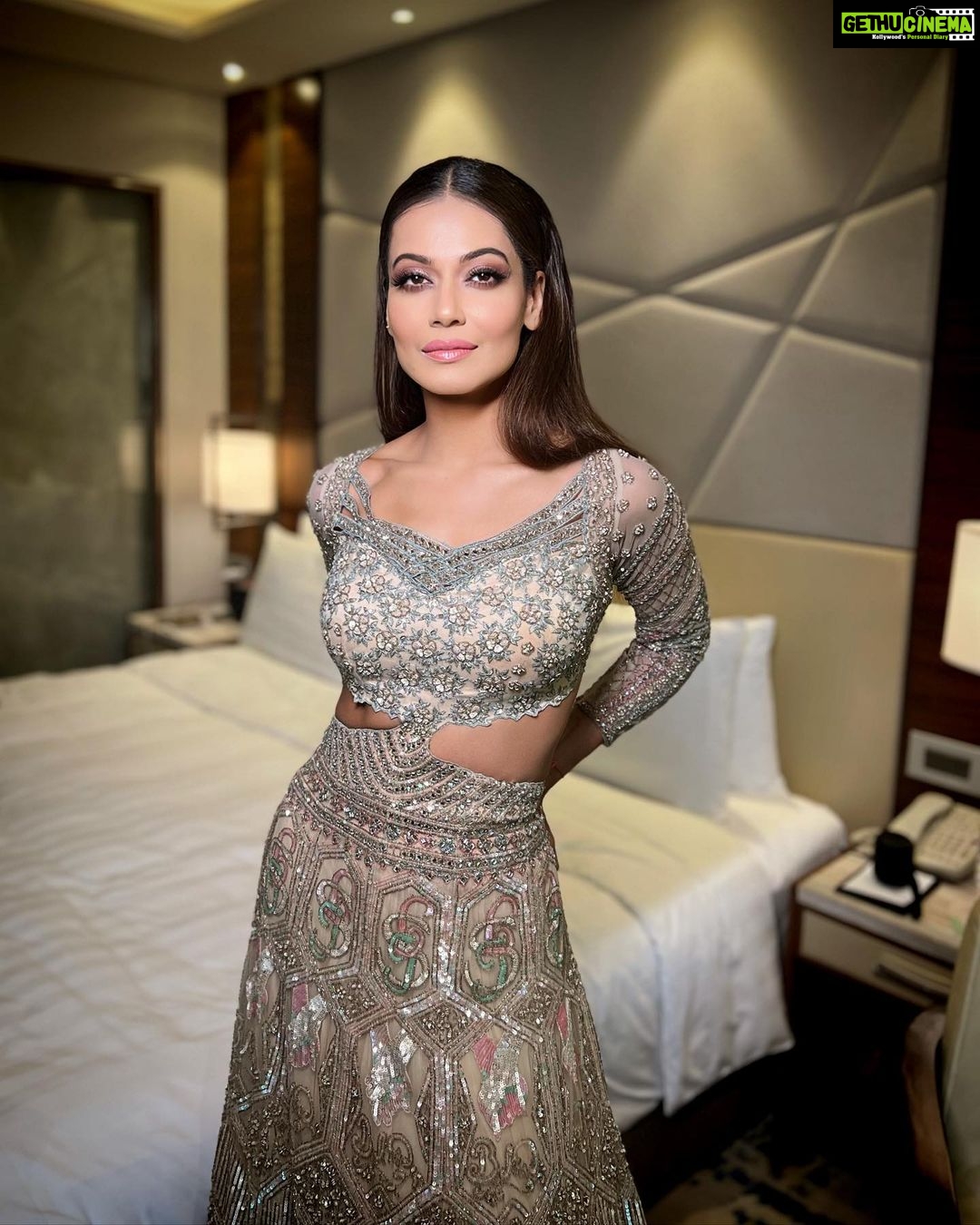 Payal Rohatgi Instagram - And she is Reception Ready!!! @payalrohatgi is such a stunner, always giving me the liberty of doing the best and being creative with the looks π Wishing you major congratulations and only love for lifetime @payalrohatgi @sangramsingh_wrestler It was a pleasure working with you both β¨ Booking by: @shaadijitters @pclmediaofficial MUA: @makeupbychandanbhatia #payalrohatgi #payalrohatgifans #payalsangramwedding #celebritymakeup #celebritymakeupartist #receptionmakeup #receptionmakeuplook #shaadijitters #wedmegood #weddingsutra #wittywows #weddingbazaar #viralbhayani #celebritygossip #celebritynews Shangri-La Eros New Delhi