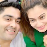 Payal Rohatgi Instagram - Airport fun 😆😜 #reels #siblings #reelkarofeelkaro #funnyreels #siblinggoals