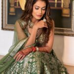 Payal Rohatgi Instagram - With wildflowers in her hands. Love the green hues and perfect vibes on @payalrohatgi ‘s Mehendi Day. Here’s to the ritual that marks the beginning. Photography : @movieingmoments Hair & makeup: @anchalvermamua Outfit: @house_of_risa_ @_risaofficial @wfivecommunication Jewellery: @multanijewellersofficial Venue partner: @jaypeehotels . . . #payalkesangram #payalrohatgi #payalsangramwedding #sangramsinghwrestler #weddingphotography #subtlemakeup #naturalmakeup #nomakeuplook Jaypee Place Agra