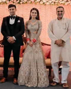 Payal Rohatgi Instagram - Thank you our inspiration, great jat, mentor, Member of Parliament, son of soil, bada Bhai Shri. @drsanjeevbalyan1 ji for your graceful presence & giving blessings to us on our big day. We love you alot🙏🤗
पाyal ke Sangराम❤️
.
.
#sanjeevbaliyan #royaljat #brother
#sangramsingh #payalrohatgi #wedding #guest #family #brotherhood