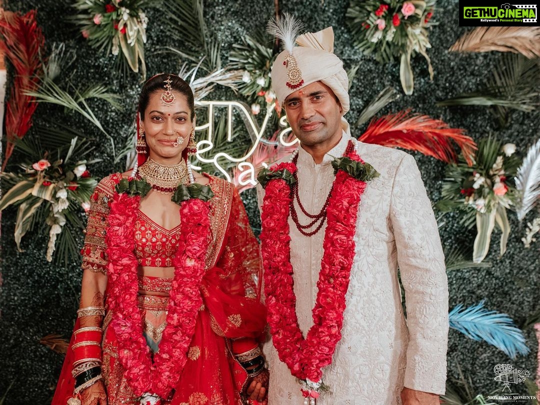 Payal Rohatgi Instagram - पाyal ke Sangराम🙏❤️ . . . . 📸 @movieingmoments Outfits: @asopalav Mua: @makeupbychandanbhatia arranged by @shaadijitters Jewellery: @multanijewellersofficial Travel Partner: @mvtsindia @holidaysbymaitri24 Venue: @jaypeehotels Decor: @kps__events_ Wedding ideation : @anupma543 #payalkesangram #sangramsingh #payalrohatgi Jaypee Place Agra