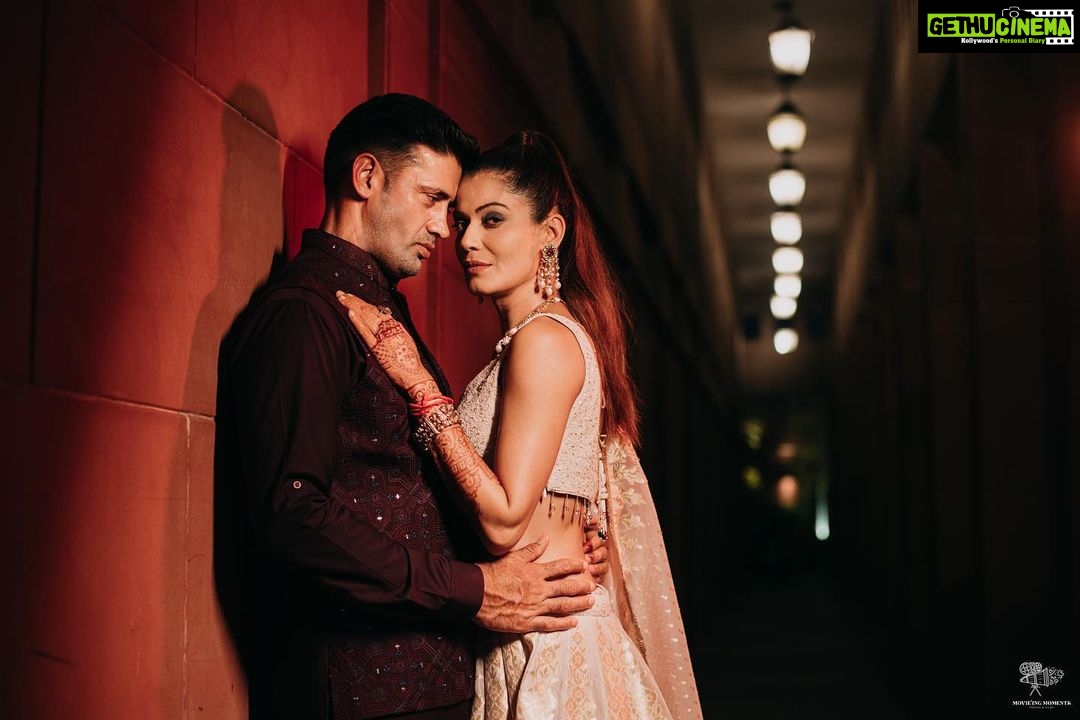 Payal Rohatgi Instagram - Some grooves, love and lots of fun. Thats what sangeet night is for. Glimpse of @payalrohatgi & @sangramsingh_wrestler sangeet happened last night. Outfits: @house_of_risa_ @_risaofficial @wfivecommunication @asopalav Jewellery: @multanijewellersofficial Mua: @anchalvermamua . . #payalkesangram #payalrohatgi #sangramsingh #payalsangramwedding Jaypee Palace Agra