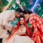 Payal Rohatgi Instagram - The greatest gift God gave us is each other ❤️ #sangeet #familylove Jaypee Palace Agra