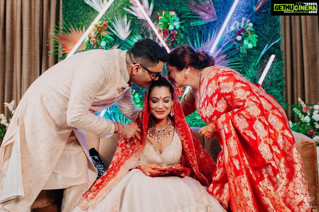 Payal Rohatgi Instagram - The greatest gift God gave us is each other ❤️ #sangeet #familylove Jaypee Palace Agra
