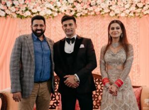 Payal Rohatgi Instagram - Thank you ji for your graceful presence and blessed us on our big day. Lots of love and respect 🙏🤗
पाyal ke Sangराम ❤️
.
.
#dipendrapathak #sagarpreethooda
#amalsingh #parvindersingh #ios #arunpandey #neeravtomar #rahultehran #rahitisports #kuljeetsinghchahal #praveshdhull #aacharyavinodkumar #specialcommisenior #delhipolice #lawandorder #delhi #india #gajenderphogat #wedding #guest
#sangramsingh #payalrohatgi #payalkesangram
