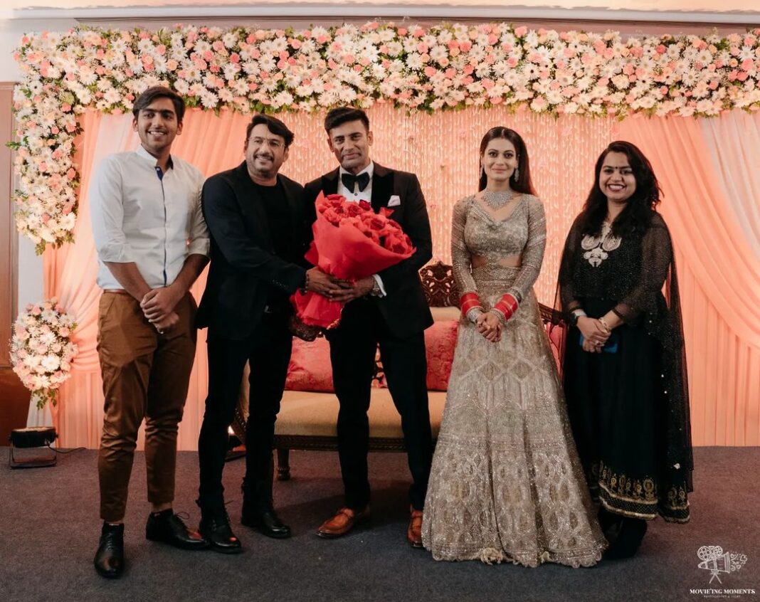 Payal Rohatgi Instagram - Thank you ji for your graceful presence and blessed us on our big day. Lots of love and respect 🙏🤗 पाyal ke Sangराम ❤️ . . #dipendrapathak #sagarpreethooda #amalsingh #parvindersingh #ios #arunpandey #neeravtomar #rahultehran #rahitisports #kuljeetsinghchahal #praveshdhull #aacharyavinodkumar #specialcommisenior #delhipolice #lawandorder #delhi #india #gajenderphogat #wedding #guest #sangramsingh #payalrohatgi #payalkesangram India Habitat Centre