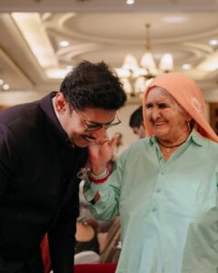 Payal Rohatgi Instagram - Thank you Dadi ji for your graceful presence and blessed us on our big day. U r an inspiration. Lots of love and respect 🙏🤗
पाyal ke Sangराम ❤️
.
.
@shooterdadi
#shooterdadi #prakashitomar #wedding #guest #inspiration #sangramsingh #payalrohatgi #payalkesangram