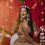 Payal Rohatgi Instagram - Trust the process. Your time will come ❤️ Outfit : @studybyjanak Normal jewellery : @multanijewellersofficial Floral jewellery : @dulhanama 📸 : @movieingmoments ✈️ : @mvtsindia @holidaysbymaitri24 mehendi : @rajumehandiwala6 coordinated by @shaadijitters #payalrohatgi #param #payalkesangram #sangramsingh