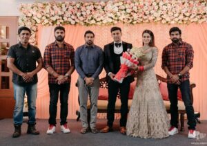 Payal Rohatgi Instagram - Thank you ji for your graceful presence and blessings us on our big day. Lots of love and respect 🙏🤗
पाyal ke Sangराम ❤️
.
.
#anjumchopra #manojkumar #tahseenpoonawala #garimaavtar #jeetrama #satenderdagar #janardhanpandey #anuragbhadouria #virendersingh #goongapahalwan #sonalgoyal #wedding #guest #celebrity #sports #entertainment #inspiration #sangramsingh #payalrohatgi #payalkesangram