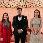 Payal Rohatgi Instagram - Thank you ji for your graceful presence and blessings us on our big day. Lots of love and respect 🙏🤗 पाyal ke Sangराम ❤️ . . #anjumchopra #manojkumar #tahseenpoonawala #garimaavtar #jeetrama #satenderdagar #janardhanpandey #anuragbhadouria #virendersingh #goongapahalwan #sonalgoyal #wedding #guest #celebrity #sports #entertainment #inspiration #sangramsingh #payalrohatgi #payalkesangram India Habitat Centre
