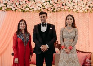 Payal Rohatgi Instagram - Thank you ji for your graceful presence and blessings us on our big day. Lots of love and respect 🙏🤗
पाyal ke Sangराम ❤️
.
.
#anjumchopra #manojkumar #tahseenpoonawala #garimaavtar #jeetrama #satenderdagar #janardhanpandey #anuragbhadouria #virendersingh #goongapahalwan #sonalgoyal #wedding #guest #celebrity #sports #entertainment #inspiration #sangramsingh #payalrohatgi #payalkesangram