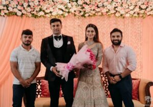 Payal Rohatgi Instagram - Thank you ji for your graceful presence and blessings us on our big day. Lots of love and respect 🙏🤗
पाyal ke Sangराम ❤️
.
.
#anjumchopra #manojkumar #tahseenpoonawala #garimaavtar #jeetrama #satenderdagar #janardhanpandey #anuragbhadouria #virendersingh #goongapahalwan #sonalgoyal #wedding #guest #celebrity #sports #entertainment #inspiration #sangramsingh #payalrohatgi #payalkesangram