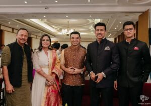 Payal Rohatgi Instagram - Thank you ji for your graceful presence and blessings us on our big day. Lots of love and respect 🙏🤗
पाyal ke Sangराम ❤️
.
.
#anjumchopra #manojkumar #tahseenpoonawala #garimaavtar #jeetrama #satenderdagar #janardhanpandey #anuragbhadouria #virendersingh #goongapahalwan #sonalgoyal #wedding #guest #celebrity #sports #entertainment #inspiration #sangramsingh #payalrohatgi #payalkesangram