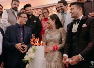 Payal Rohatgi Instagram - Thank you our role model, mentor, history maker, inspiration for everyone, amazing human being, renowned journalist, Padama Bhushan Shri. @rajatsharmalive sir for your graceful presence & giving blessings to us on our big day. We love you alot🙏🤗 पाyal ke Sangराम❤️ . . #rajatsharma #inspiration #rolemodel #mentor #indiatv #sangramsingh #payalrohatgi #wedding #guest #family India Habitat Centre