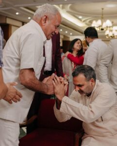 Payal Rohatgi Instagram - Thank you our inspiration, great jat, mentor, Member of Parliament, son of soil, bada Bhai Shri. @drsanjeevbalyan1 ji for your graceful presence & giving blessings to us on our big day. We love you alot🙏🤗
पाyal ke Sangराम❤️
.
.
#sanjeevbaliyan #royaljat #brother
#sangramsingh #payalrohatgi #wedding #guest #family #brotherhood