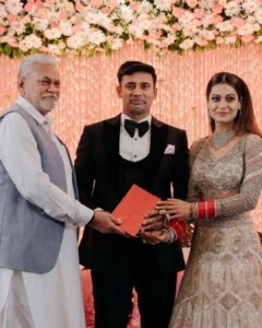 Payal Rohatgi Instagram - Thank you our honourable Centre Minister of Fisheries, Animal Husbandry and Dairying of India & very good human being Shri @parshottam.rupala sir for your graceful presence and giving your blessings to us on our big day. We love you alot🙏🤗
पाyal ke Sangराम ❤️
.
.
#parshottamrupala #centreminister #animals #youth #sangramsingh #payalrohatgi #guest #wedding #life