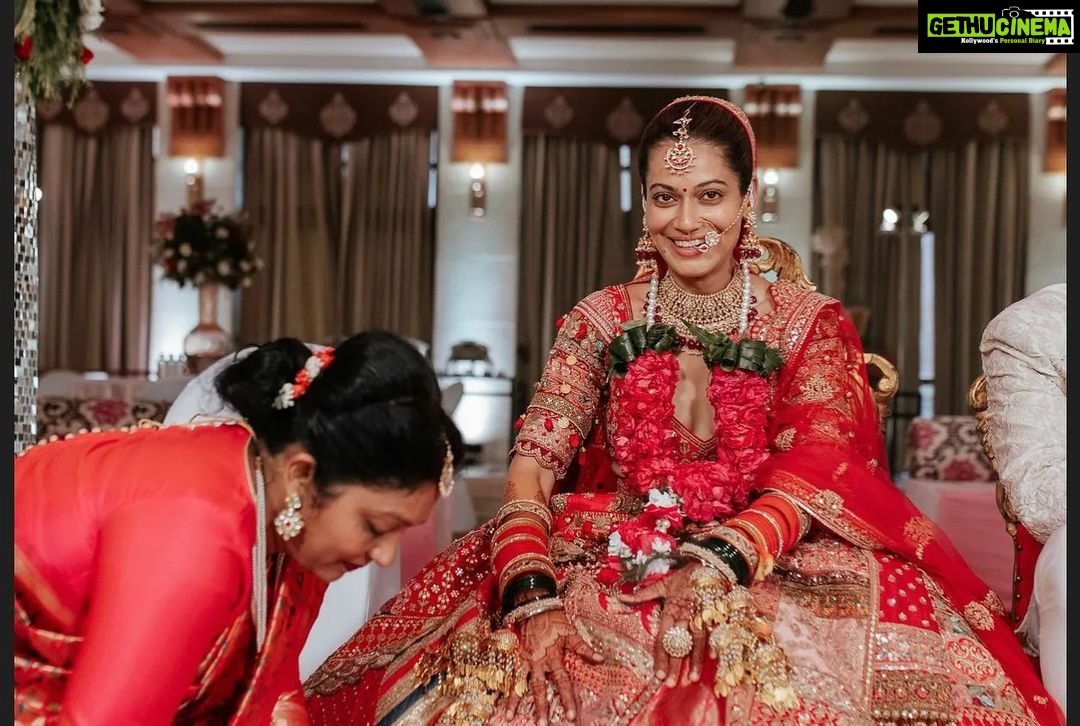 Payal Rohatgi Instagram - Celebrity Mehandi done for @payalrohatgi and @sangramsingh_wrestler 🙌🤩 Bride: @payalrohatgi Groom: @sangramsingh_wrestler Outfit: @asopalav jewellery: @multanijewellersofficial Makeup: @makeupbychandanbhatia (Arranged by @pclmediaofficial @shaadijitters ) Mehendi: @rajumehandiwala6 (Arranged by @pclmediaofficial @shaadijitters ) 📸 @movieingmoments ✈️@mvtsindia @holidaysbymaitri24 Venue: @jaypeehotels Many congratulations to the power couple. With this, team @rajumehandiwala6 and @pclmediaofficial Hit another milestone ❤️✨ Thank you @shaadijitters for this opportunity🌸 #rajumehandiwala6 #celebritymehendi #rajumehandiwalacouple #bridesofindia #bridetobe #groomtobe #rajumehandi #sangramsingh #wedmegood #payalrohatgi #bigboss #shaadijitters #payalsangram #sangrampayalwedding #celebritymehendiartist #celebritycouple #henna #hennaart #mehandiart @wedmegood @weddingsonline.india @shaadijitters @eventilaindia @popxo.wedding @shaadifever @shaadiwish @wedmegood @weddingwireindia @witty_wedding @wittyvows @shaadisquad @weddingsutra @weddingfables @wedzo.in @zo_wed @wishnwed @weddingz.in @weddingplz @theweddingbrigade @wedabout Jaypee Palace Agra