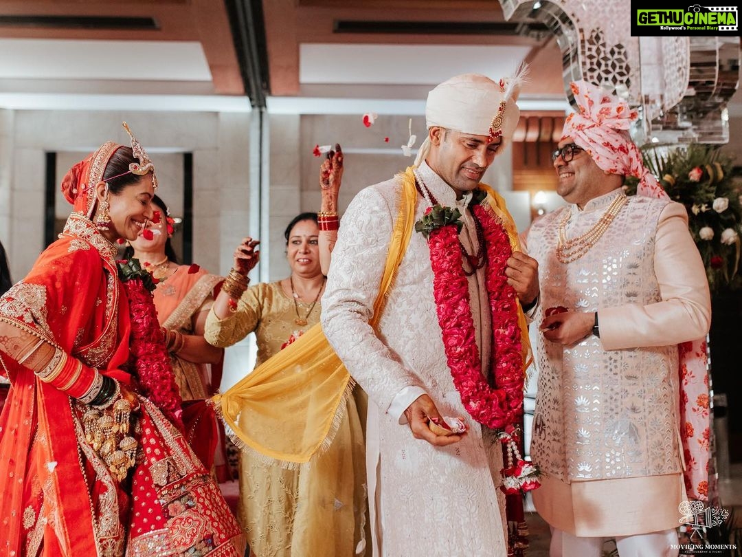 Payal Rohatgi Instagram - पाyal ke Sangराम🙏❤️ . . . . 📸 @movieingmoments Outfits: @asopalav Mua: @makeupbychandanbhatia arranged by @shaadijitters Jewellery: @multanijewellersofficial Travel Partner: @mvtsindia @holidaysbymaitri24 Venue: @jaypeehotels Decor: @kps__events_ Wedding ideation : @anupma543 #payalkesangram #sangramsingh #payalrohatgi Jaypee Place Agra