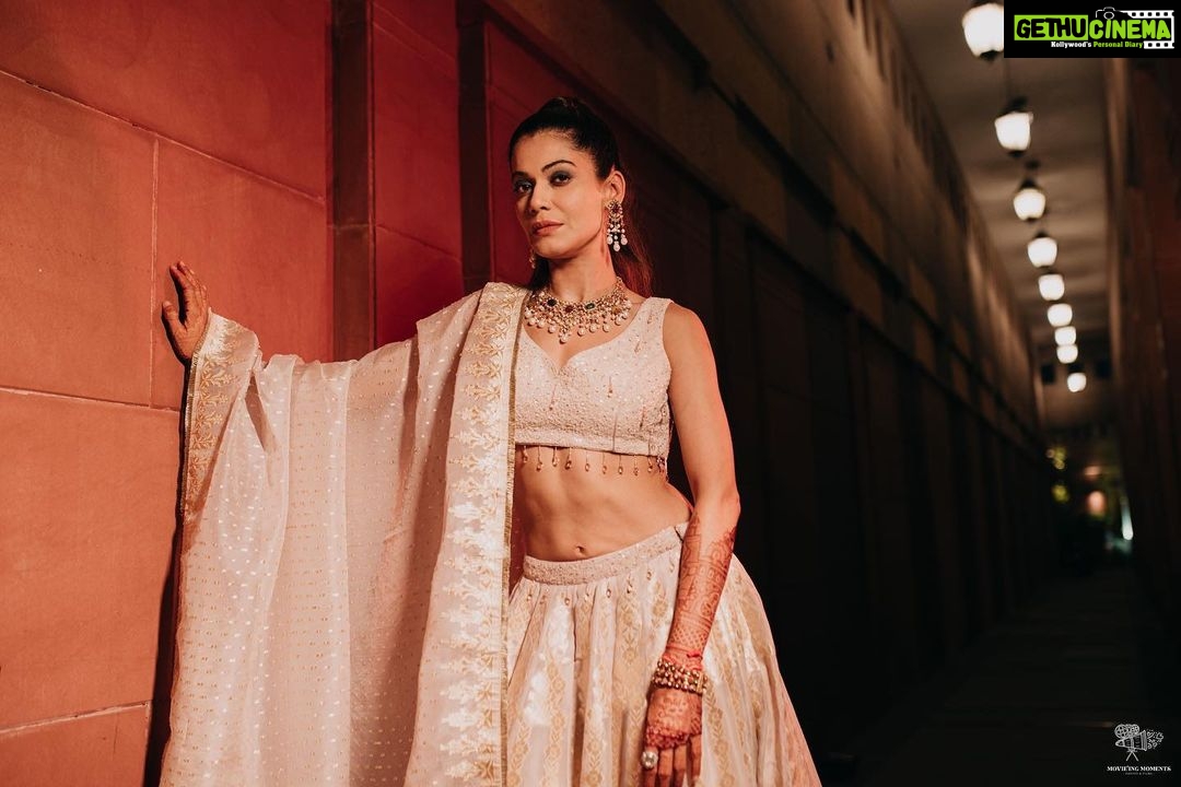Payal Rohatgi Instagram - Some grooves, love and lots of fun. Thats what sangeet night is for. Glimpse of @payalrohatgi & @sangramsingh_wrestler sangeet happened last night. Outfits: @house_of_risa_ @_risaofficial @wfivecommunication @asopalav Jewellery: @multanijewellersofficial Mua: @anchalvermamua . . #payalkesangram #payalrohatgi #sangramsingh #payalsangramwedding Jaypee Palace Agra