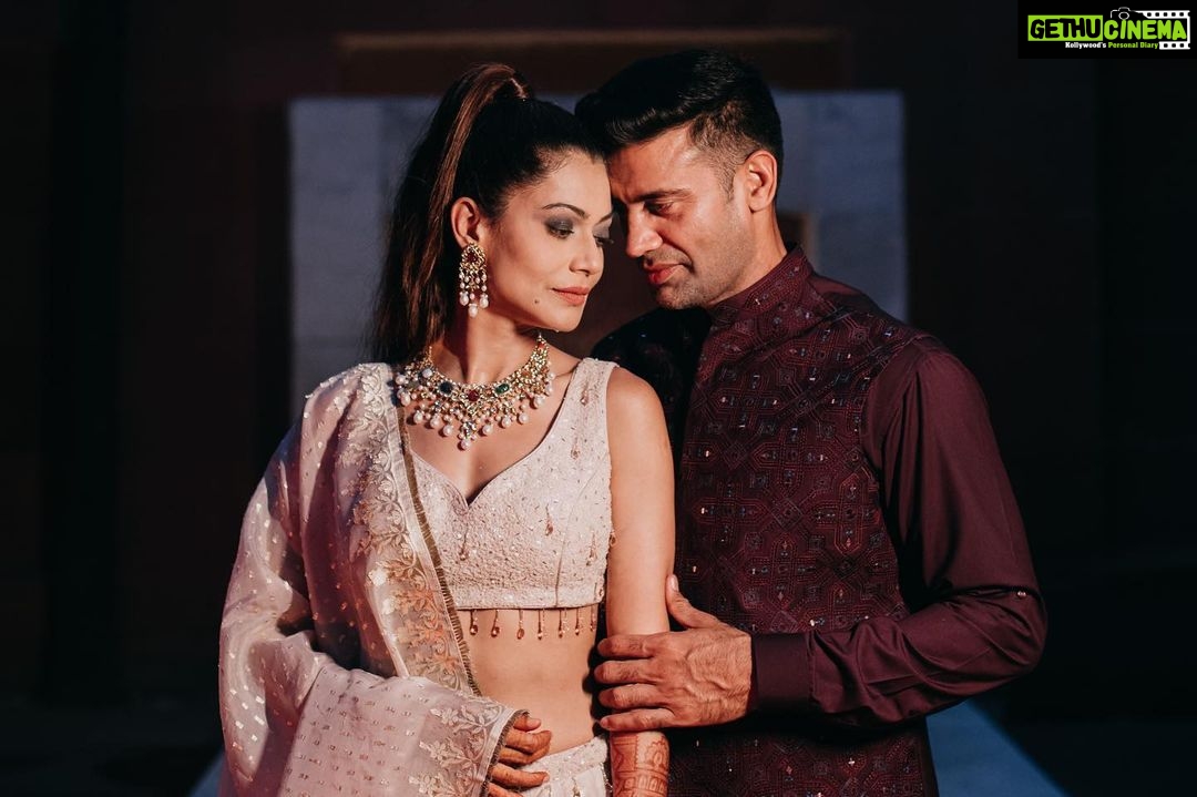 Payal Rohatgi Instagram - Some grooves, love and lots of fun. Thats what sangeet night is for. Glimpse of @payalrohatgi & @sangramsingh_wrestler sangeet happened last night. Outfits: @house_of_risa_ @_risaofficial @wfivecommunication @asopalav Jewellery: @multanijewellersofficial Mua: @anchalvermamua . . #payalkesangram #payalrohatgi #sangramsingh #payalsangramwedding Jaypee Palace Agra