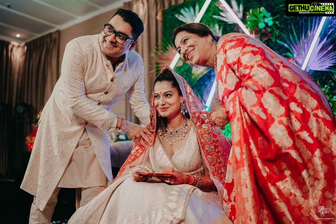 Payal Rohatgi Instagram - The greatest gift God gave us is each other ❤️ #sangeet #familylove Jaypee Palace Agra