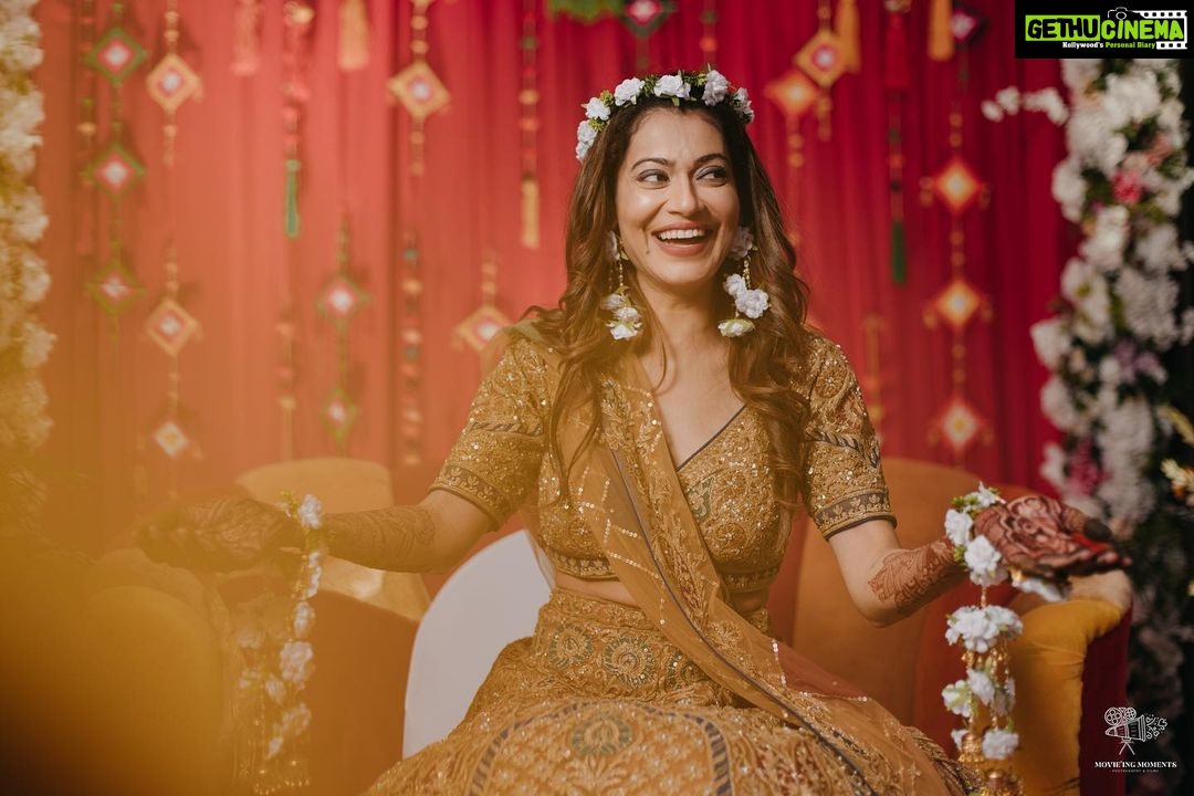 Payal Rohatgi Instagram - Trust the process. Your time will come ❤️ Outfit : @studybyjanak Normal jewellery : @multanijewellersofficial Floral jewellery : @dulhanama 📸 : @movieingmoments ✈️ : @mvtsindia @holidaysbymaitri24 mehendi : @rajumehandiwala6 coordinated by @shaadijitters #payalrohatgi #param #payalkesangram #sangramsingh