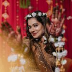 Payal Rohatgi Instagram - Trust the process. Your time will come ❤️ Outfit : @studybyjanak Normal jewellery : @multanijewellersofficial Floral jewellery : @dulhanama 📸 : @movieingmoments ✈️ : @mvtsindia @holidaysbymaitri24 mehendi : @rajumehandiwala6 coordinated by @shaadijitters #payalrohatgi #param #payalkesangram #sangramsingh