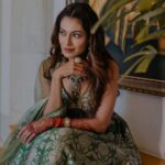 Payal Rohatgi Instagram – With wildflowers in her hands. Love the green hues and perfect vibes on @payalrohatgi ‘s Mehendi Day.
Here’s to the ritual that marks the beginning.

Photography : @movieingmoments 
Outfit: @house_of_risa_  @_risaofficial @wfivecommunication 
Jewellery: @multanijewellersofficial 
Hair & makeup: @anchalvermamua 
Venue partner: @jaypeehotels 
.
.
.

#payalkesangram #payalrohatgi #payalsangramwedding #sangramsinghwrestler #weddingphotography Jaypee Palace Agra