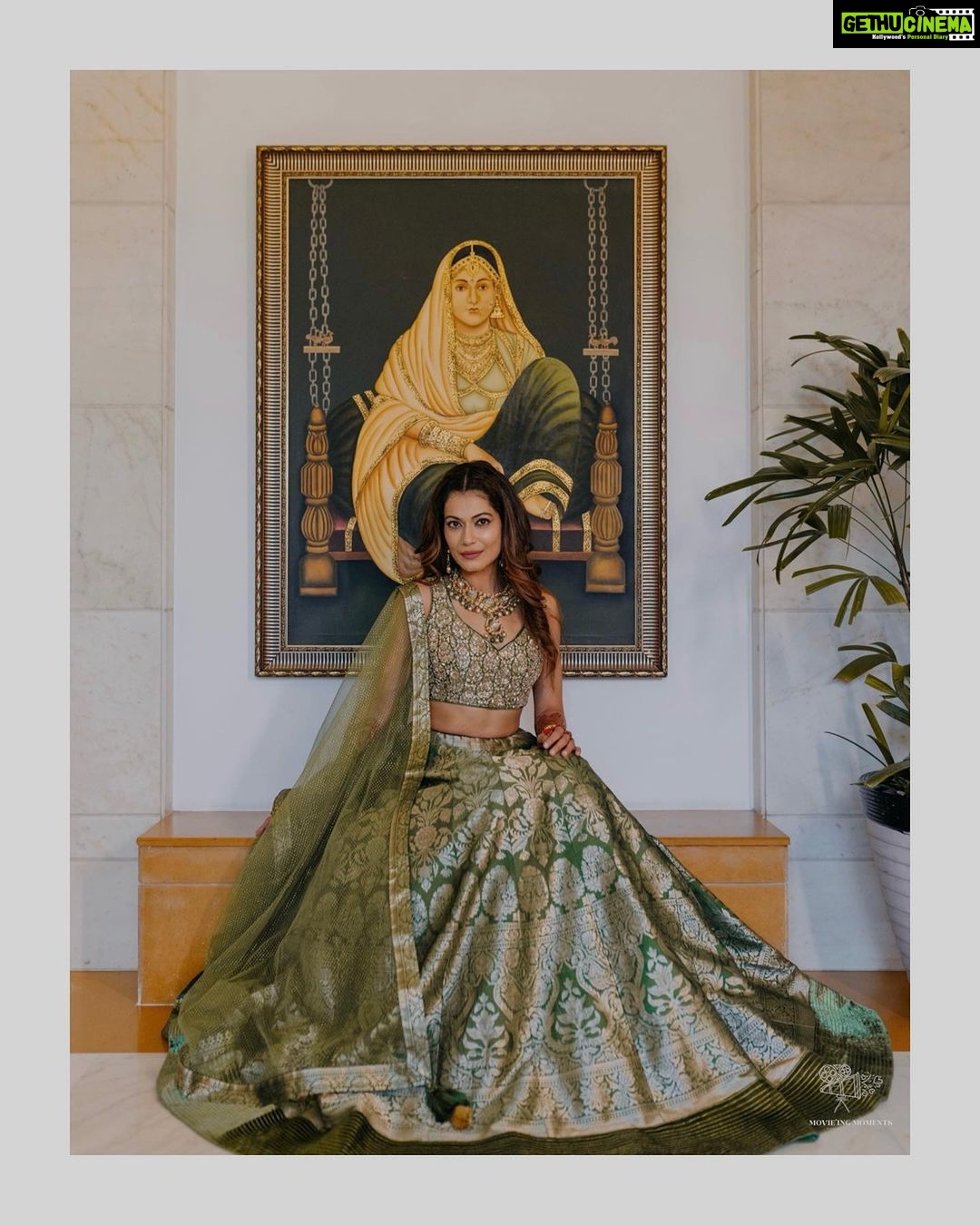 Payal Rohatgi Instagram - With wildflowers in her hands. Love the green hues and perfect vibes on @payalrohatgi ‘s Mehendi Day. Here’s to the ritual that marks the beginning. Photography : @movieingmoments Outfit: @house_of_risa_ @_risaofficial @wfivecommunication Jewellery: @multanijewellersofficial Hair & makeup: @anchalvermamua Venue partner: @jaypeehotels . . . #payalkesangram #payalrohatgi #payalsangramwedding #sangramsinghwrestler #weddingphotography Jaypee Palace Agra