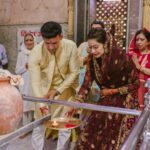 Payal Rohatgi Instagram - आज हमने आगरा के 850 वर्ष पुराने राजेश्वर महादेव मंदिर में पूजा करके अपने विवाह की रस्मों की शुरुआत की, इस दौरान हमें भगवान शंकर का आशीर्वाद मिला और बहुत चाहने वालों की दुआएं मिली, शुक्रिया पुलिस फोर्स का जिन्होंने यह कार्यक्रम बड़े ही अच्छे तरीके से शांतिपूर्वक करवाया, आप सब की दुआएं और प्यार चाहिए 🙏❤️🤗 #payalkesangram #sangrampayalwedding #wedding #Sangramsingh #Payalrohatgi #shivtemple #shiv Prachin Rajeshwar Mahadev Mandir