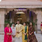 Payal Rohatgi Instagram - आज हमने आगरा के 850 वर्ष पुराने राजेश्वर महादेव मंदिर में पूजा करके अपने विवाह की रस्मों की शुरुआत की, इस दौरान हमें भगवान शंकर का आशीर्वाद मिला और बहुत चाहने वालों की दुआएं मिली, शुक्रिया पुलिस फोर्स का जिन्होंने यह कार्यक्रम बड़े ही अच्छे तरीके से शांतिपूर्वक करवाया, आप सब की दुआएं और प्यार चाहिए 🙏❤️🤗 #payalkesangram #sangrampayalwedding #wedding #Sangramsingh #Payalrohatgi #shivtemple #shiv Prachin Rajeshwar Mahadev Mandir