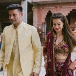 Payal Rohatgi Instagram - आज हमने आगरा के 850 वर्ष पुराने राजेश्वर महादेव मंदिर में पूजा करके अपने विवाह की रस्मों की शुरुआत की, इस दौरान हमें भगवान शंकर का आशीर्वाद मिला और बहुत चाहने वालों की दुआएं मिली, शुक्रिया पुलिस फोर्स का जिन्होंने यह कार्यक्रम बड़े ही अच्छे तरीके से शांतिपूर्वक करवाया, आप सब की दुआएं और प्यार चाहिए 🙏❤️🤗 #payalkesangram #sangrampayalwedding #wedding #Sangramsingh #Payalrohatgi #shivtemple #shiv Prachin Rajeshwar Mahadev Mandir
