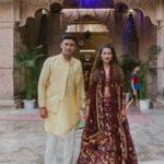 Payal Rohatgi Instagram - आज हमने आगरा के 850 वर्ष पुराने राजेश्वर महादेव मंदिर में पूजा करके अपने विवाह की रस्मों की शुरुआत की, इस दौरान हमें भगवान शंकर का आशीर्वाद मिला और बहुत चाहने वालों की दुआएं मिली, शुक्रिया पुलिस फोर्स का जिन्होंने यह कार्यक्रम बड़े ही अच्छे तरीके से शांतिपूर्वक करवाया, आप सब की दुआएं और प्यार चाहिए 🙏❤️🤗 #payalkesangram #sangrampayalwedding #wedding #Sangramsingh #Payalrohatgi #shivtemple #shiv Prachin Rajeshwar Mahadev Mandir
