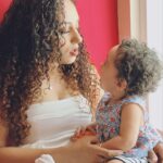 Pearle Maaney Instagram - Listening to what she has to say… “pinne enthu patti?”