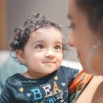 Pearle Maaney Instagram - Our little world… Our little moments… ❤️ @nila.pearlish . . 📸 @rahuloutlawz Saree @emilycouture._