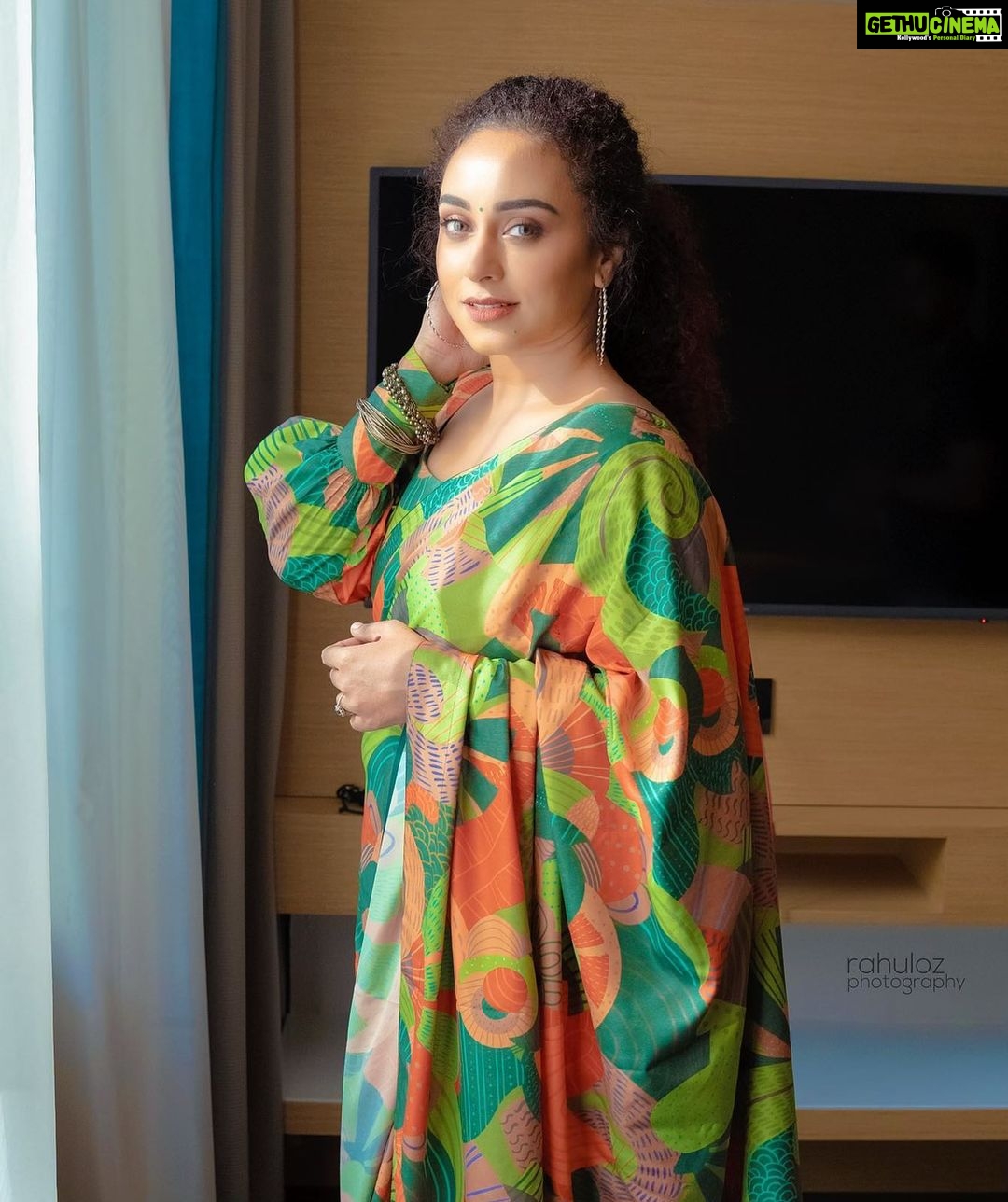 Pearle Maaney Instagram - Eid Mubarak ❤️ . . Click @rahuloutlawz Saree : @emilycouture._ Self styling & MUA 🤭 Dubai UAE